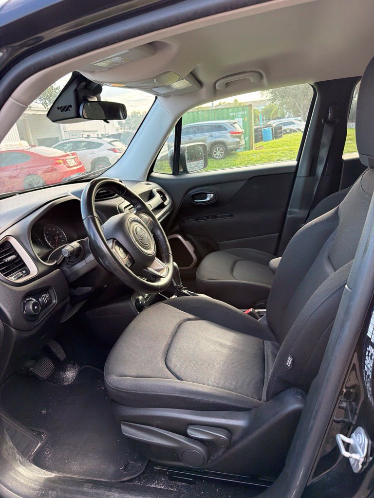 Used 2016 Jeep Renegade Latitude AWD/4WD image 4