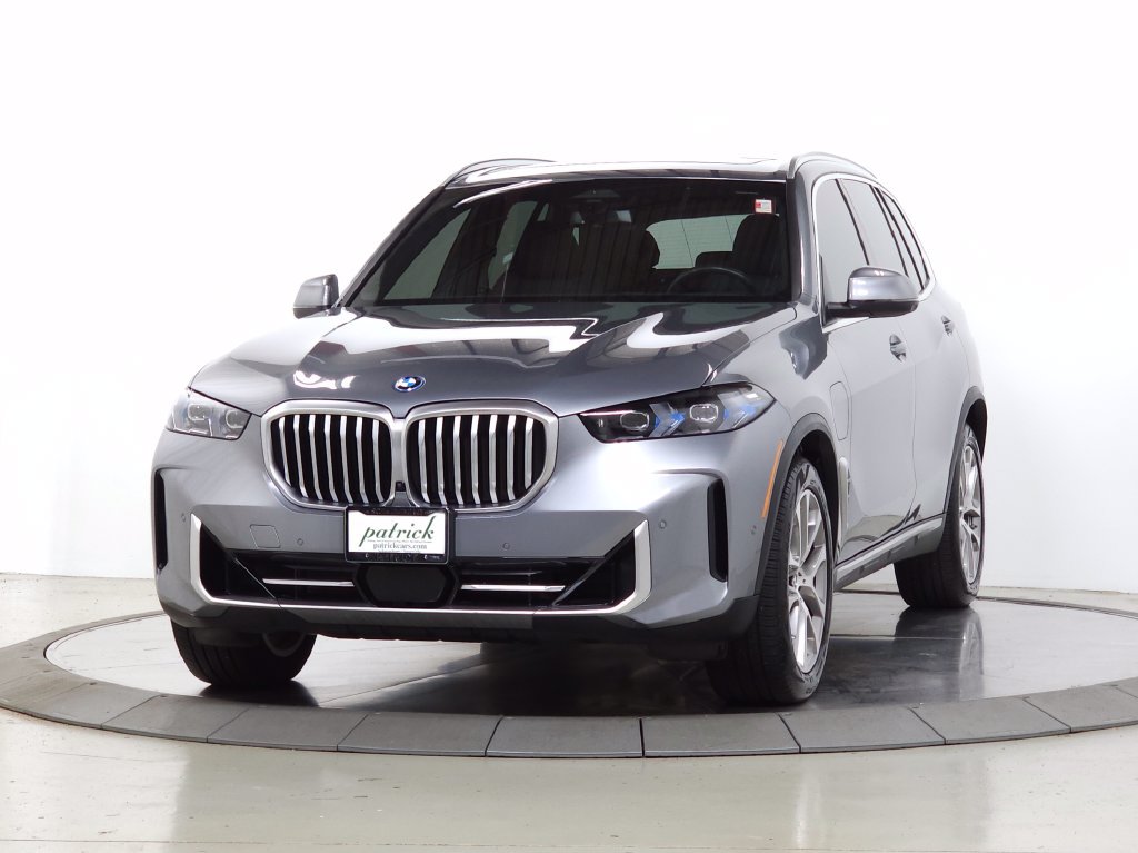 Used 2025 BMW X5 xDrive50e w/ Parking Assistance Package AWD/4WD image 4