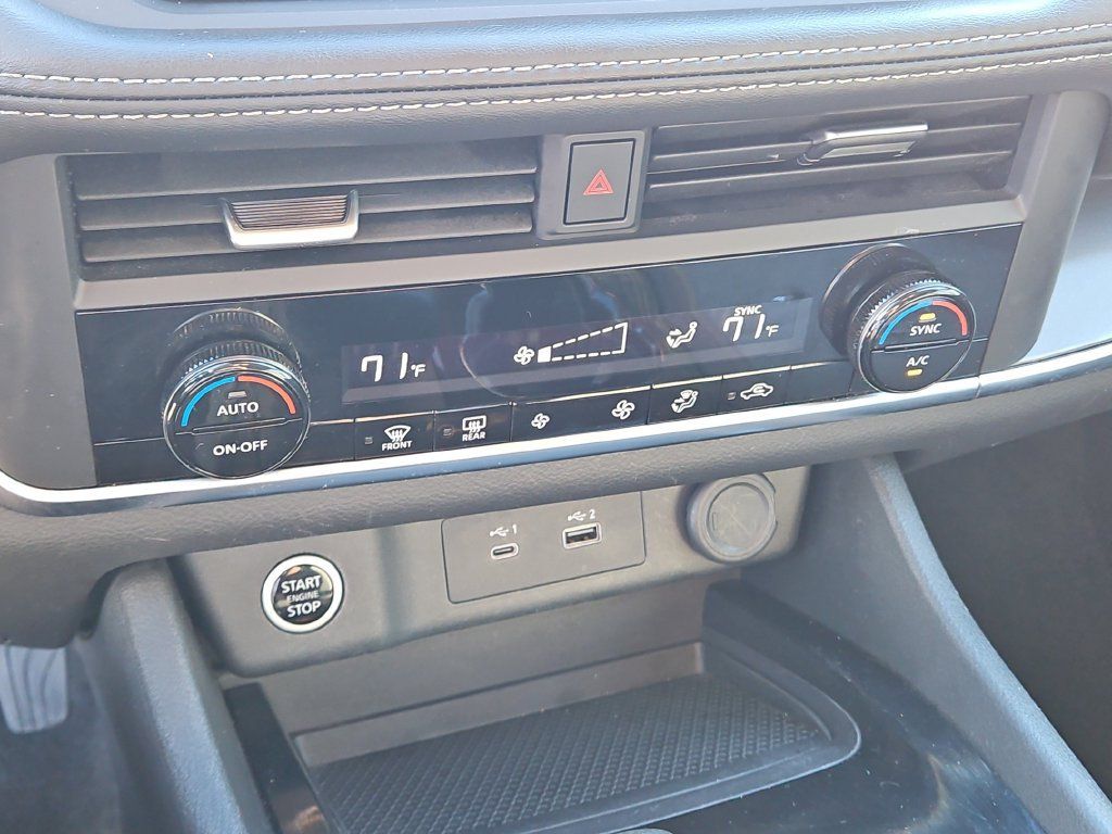 Used 2023 Nissan Rogue SV AWD/4WD image 32