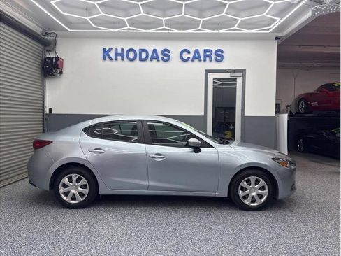 Used 2018 MAZDA MAZDA3 Sport FWD image 5