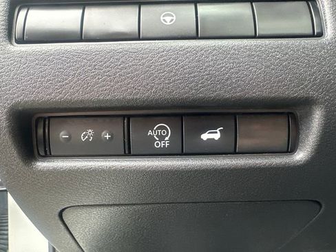 Used 2023 Nissan Rogue SV w/ SV Premium B Package image 31