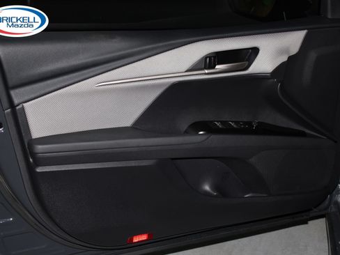 Used 2025 Toyota Camry SE FWD image 11