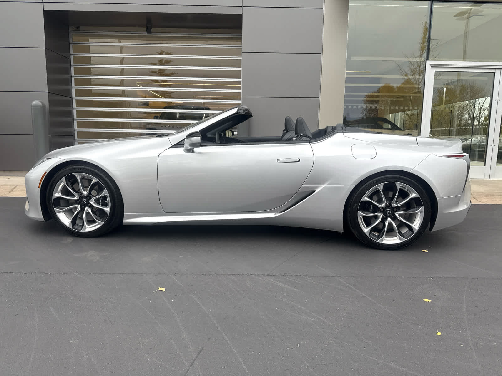 Used 2021 Lexus LC 500 Convertible w/ Touring Package RWD image 23