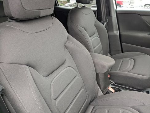 Used 2021 Jeep Renegade Latitude w/ Convenience Group AWD/4WD image 16