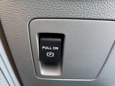 Used 2015 Ford F150 XLT image 18