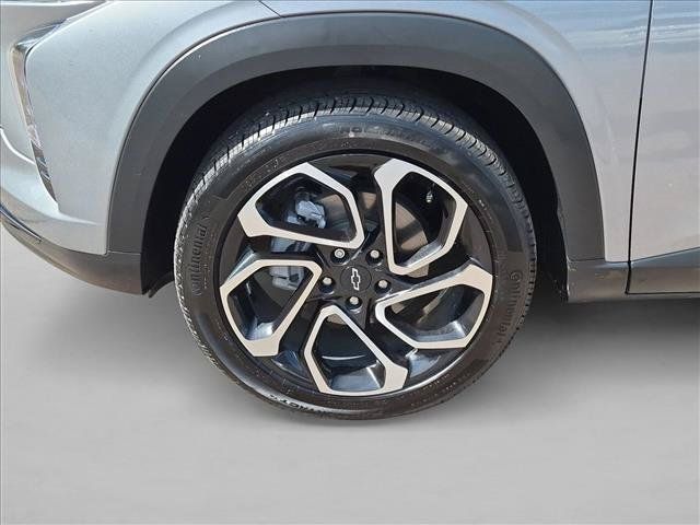 Used 2025 Chevrolet Trax RS w/ Driver Confidence Package FWD image 14