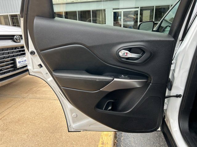 Used 2021 Jeep Cherokee Latitude Lux w/ Sun & Sound Group AWD/4WD image 21