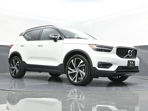 Used 2022 Volvo XC40 T5 R-Design image 33