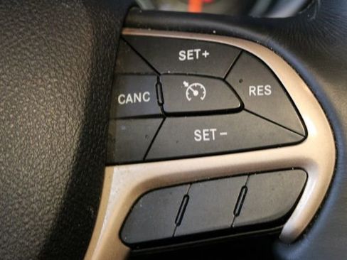 Used 2017 Jeep Cherokee Sport w/ Cold Weather Group FWD image 22