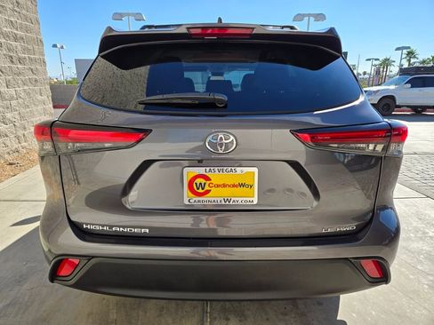 Used 2023 Toyota Highlander LE image 4