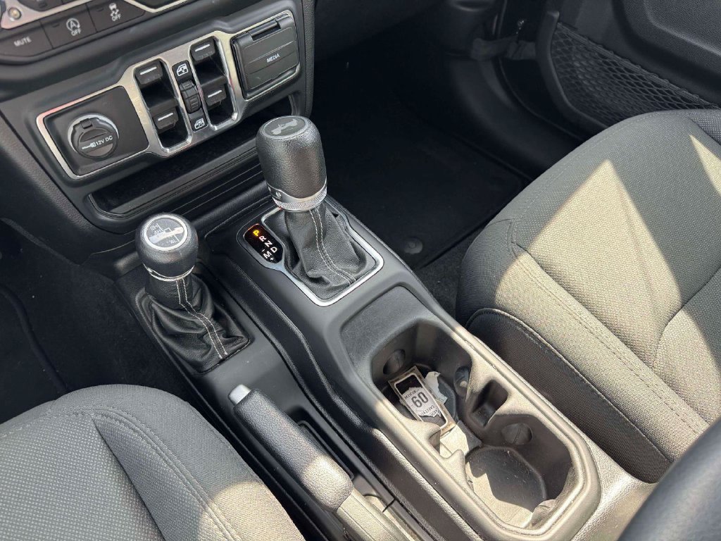 Used 2021 Jeep Wrangler Unlimited Sahara AWD/4WD image 28