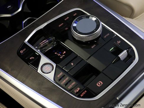 Certified 2025 BMW X7 M60i image 27