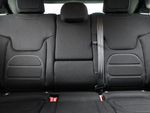 Used 2019 Jeep Renegade Latitude w/ Cold Weather Group image 16