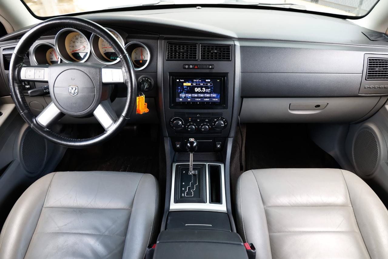 Used 2006 Dodge Magnum R/T w/ Convenience Group II RWD image 2