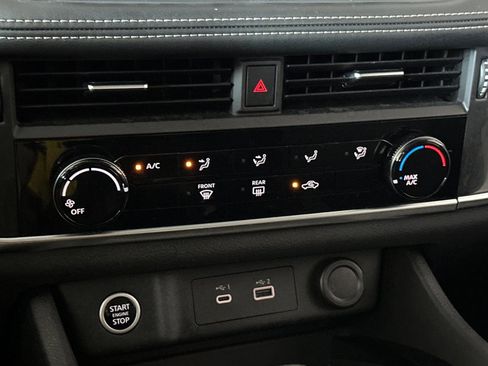 Used 2022 Nissan Rogue S FWD image 17