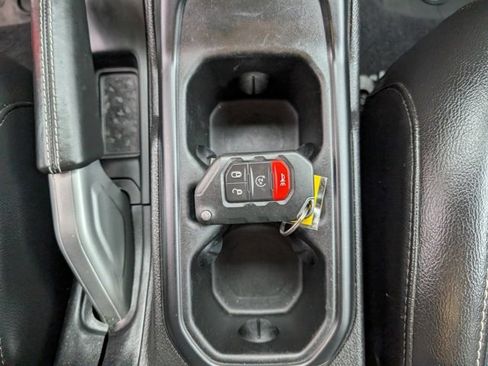 Used 2020 Jeep Gladiator Overland image 19