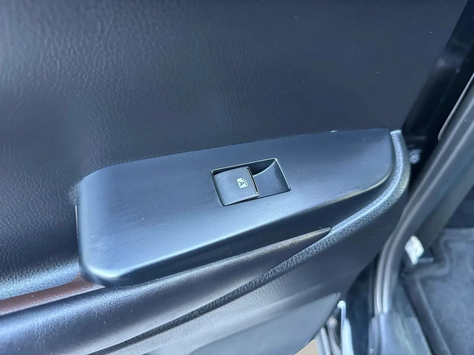 Used 2019 Toyota Highlander Limited FWD image 19
