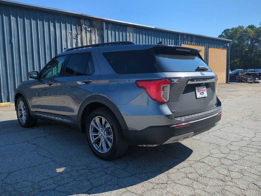 Certified 2021 Ford Explorer XLT w/ Equipment Group 202A RWD image 9