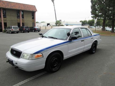 Used 2011 Ford Crown Victoria Police Interceptor w/ Radio Suppression Pkg image 2