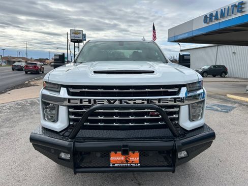 Used 2020 Chevrolet Silverado 2500 LTZ image 2