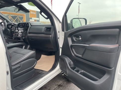 Used 2023 Nissan Titan PRO-4X image 27