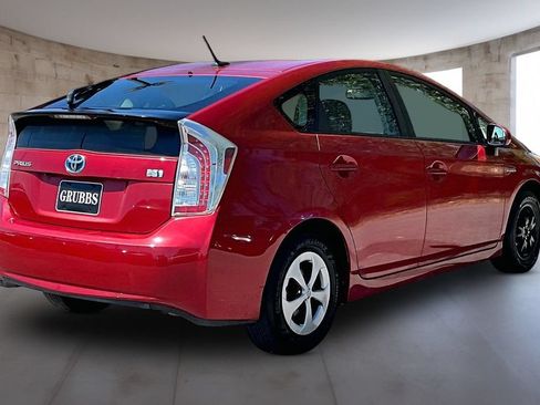 Used 2015 Toyota Prius Four FWD image 2