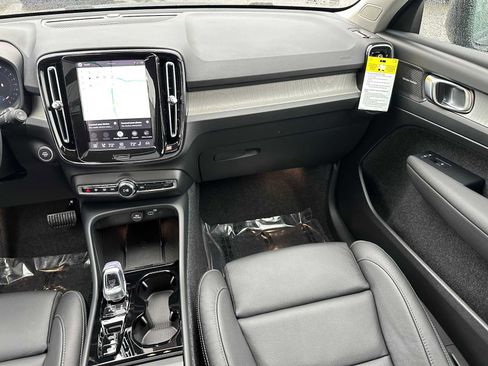 New 2026 Volvo XC40 B5 Ultra w/ Protection Package Premier AWD/4WD image 18