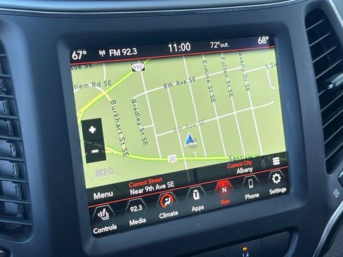 Used 2023 Jeep Cherokee Altitude Lux image 17