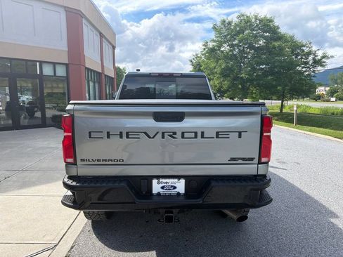 Used 2024 Chevrolet Silverado 2500 ZR2 w/ Technology Package AWD/4WD image 6