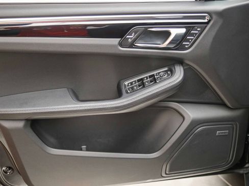 Certified 2026 Porsche Macan AWD/4WD image 27