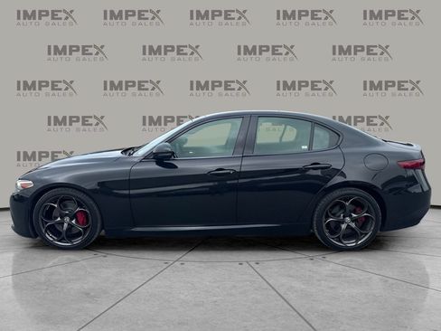 Used 2017 Alfa Romeo Giulia Ti w/ TI 19" Sport Package RWD image 2