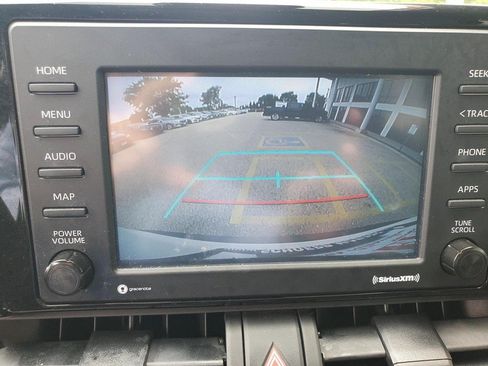 Used 2021 Toyota RAV4 LE AWD/4WD image 11
