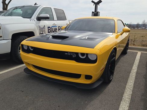 Used 2017 Dodge Challenger SRT Hellcat image 1