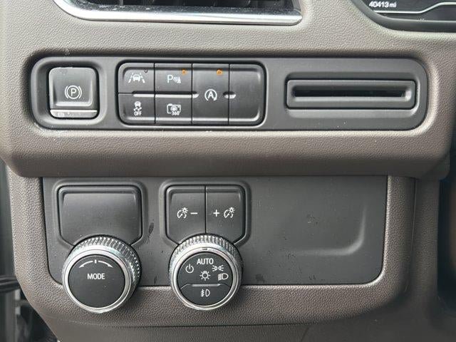 Used 2023 GMC Yukon SLT w/ SLT Luxury Package RWD image 39