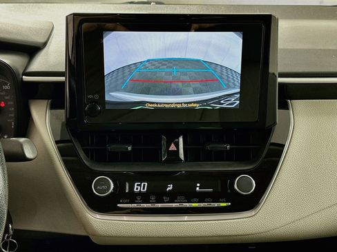 Used 2025 Toyota Corolla LE FWD image 21