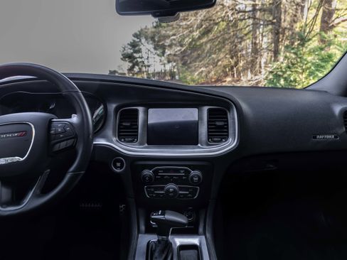 Used 2017 Dodge Charger R/T image 10