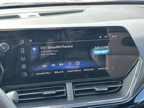 Certified 2025 Chevrolet Trax RS w/ Sunroof Package image 28