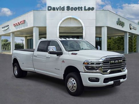 Used 2025 RAM 3500 Laramie AWD/4WD image 4