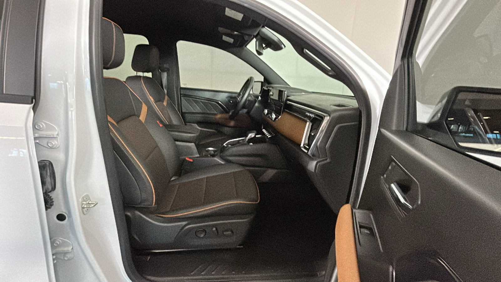 Used 2023 GMC Canyon AT4 w/ AT4 Premium Package AWD/4WD image 36