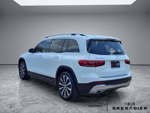 Used 2023 Mercedes-Benz GLB 250 image 2