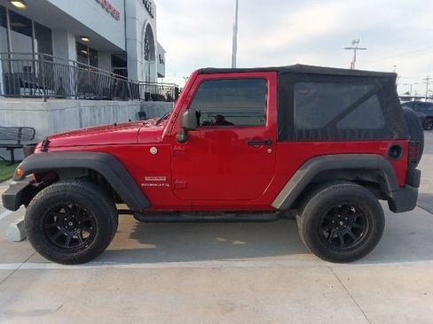 Used 2011 Jeep Wrangler Sport w/ Connectivity Group AWD/4WD image 2