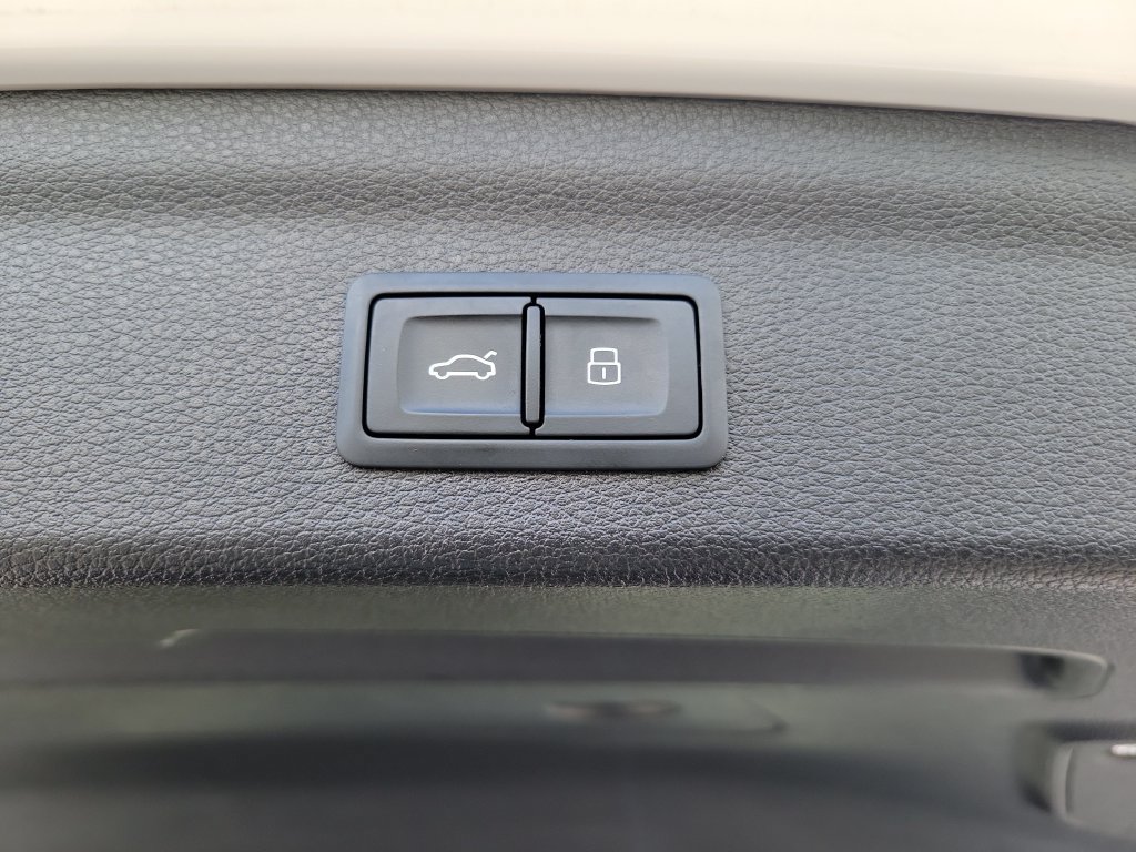 Used 2020 Audi Q3 2.0T Premium w/ Convenience Package AWD/4WD image 12