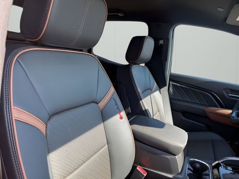 New 2026 GMC Canyon AT4 w/ AT4 Premium Package AWD/4WD image 17