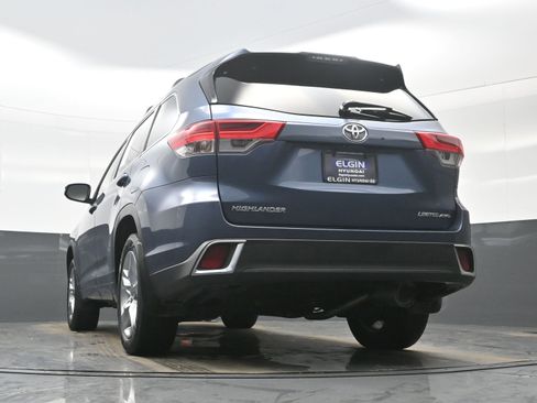 Used 2017 Toyota Highlander Limited Platinum image 32