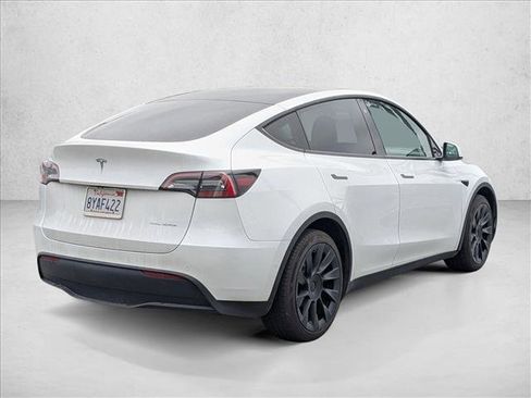 Used 2021 Tesla Model Y Long Range image 5