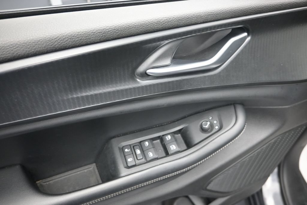 Used 2023 Jeep Grand Cherokee Laredo RWD image 10