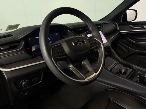 Certified 2024 Jeep Grand Cherokee Limited RWD image 21
