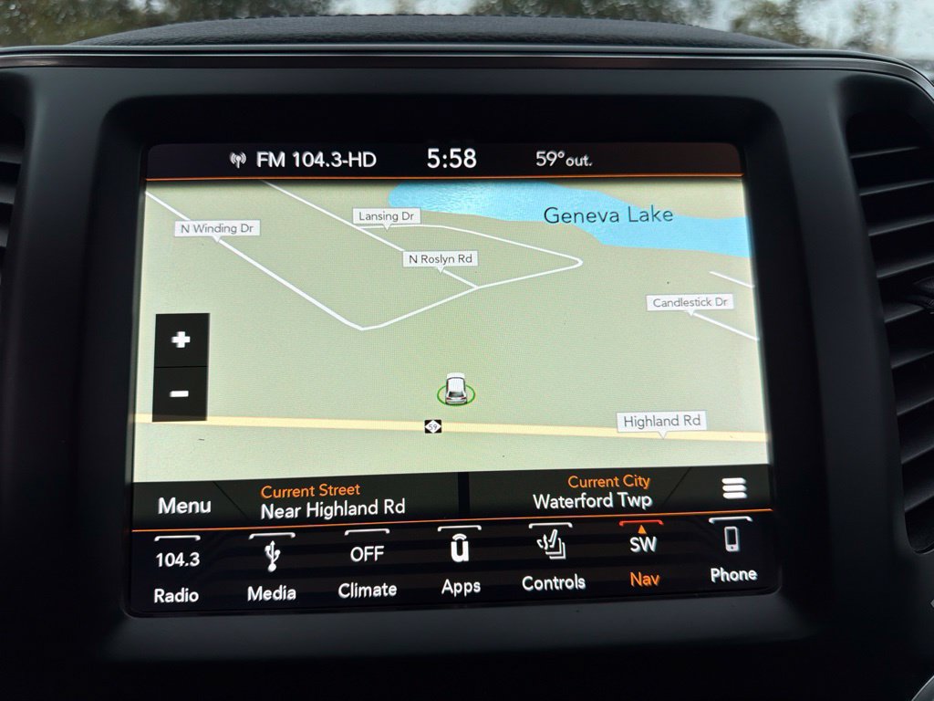 Used 2019 Jeep Cherokee Latitude w/ Cold Weather Group AWD/4WD image 24