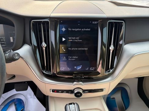 Used 2019 Volvo XC60 T5 Momentum w/ Premium Package FWD image 17