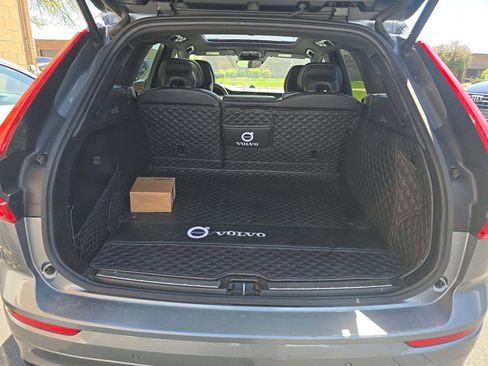 Used 2021 Volvo XC60 T6 R-Design AWD/4WD image 12